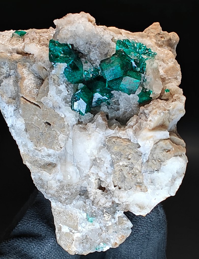 Diopter on calcite. Crystals on matrix - Height: 7 cm - Width: 6 cm- 290 g #2.1