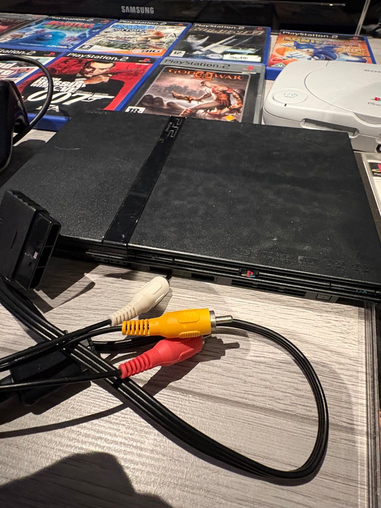 Sony - PlayStation One (Slim) and PlayStation 2 - PlayStation consoles and games package - 视频游戏机+游戏 #1.0