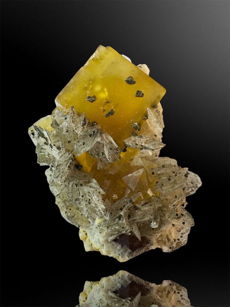 Fluorit - Barit - Quarz - Calcopirit Mineraliensammlung - Höhe: 4.8 cm - Breite: 4.3 cm- 47 g - (1) #2.1
