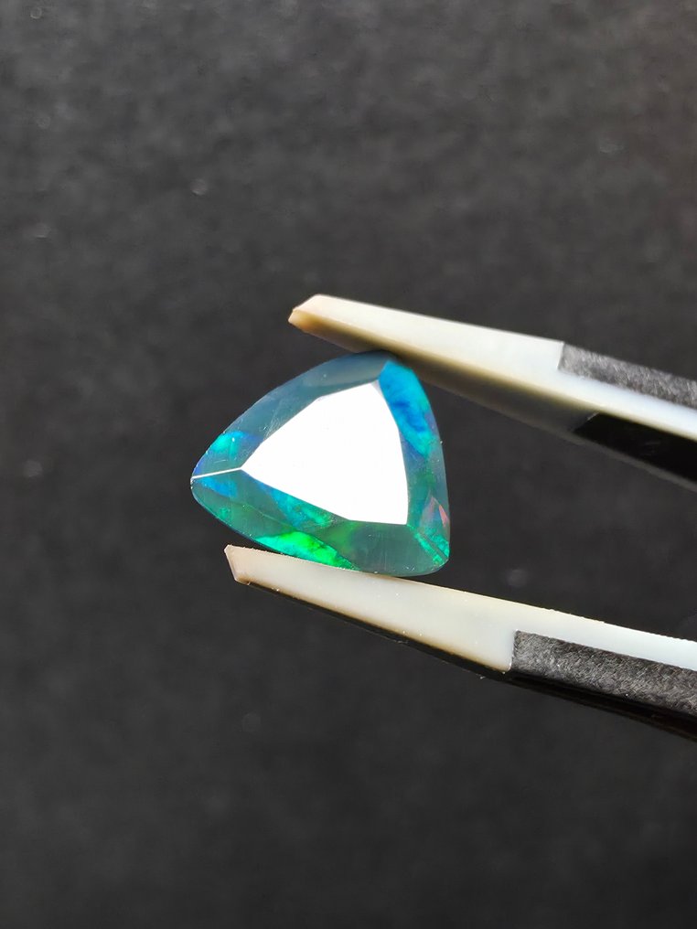 1,57 ct Opal Negru fațetat - Înălțime: 10 mm - Lățime: 9.6 mm- 0.31 g #4.3