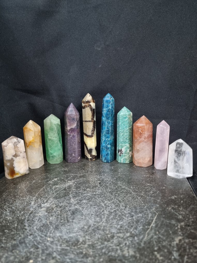 10 crystal points, made from different minerals, 12 to 5.7 cm in size. Crystal point- 1004 g - (10) #1.0
