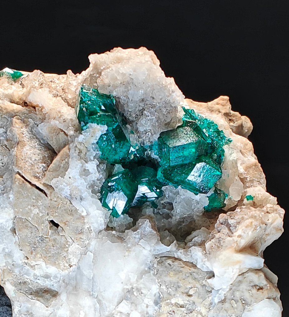 Diopter on calcite. Crystals on matrix - Height: 7 cm - Width: 6 cm- 290 g #1.0