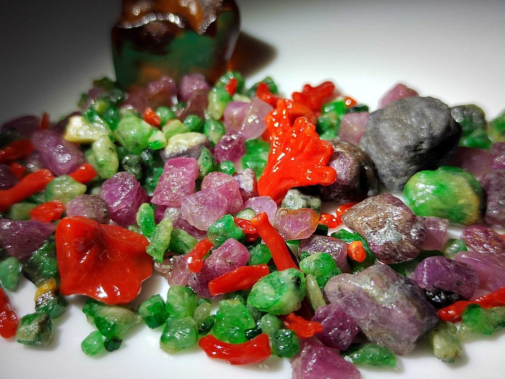 红宝石-祖母绿-红珊瑚-坦桑石天然未切割-250克拉- 50 g #1.0