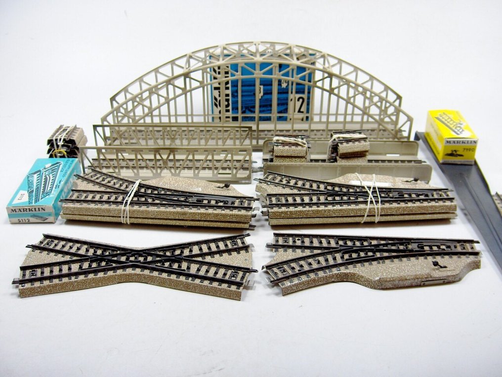 Märklin H0 - 7190 7163 7195 7002 5112 5129 5114 5121 5122 5109 7169 7162 2865 - Model train tracks (29) - Beautiful batch of bridges and M-Rail. #1.0