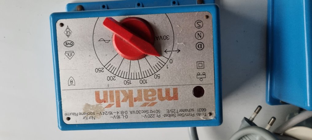 Märklin H0轨 - 6131 - 变压器 (2) - 重型塑料变压器，容量30 VA，带控制灯 #3.2