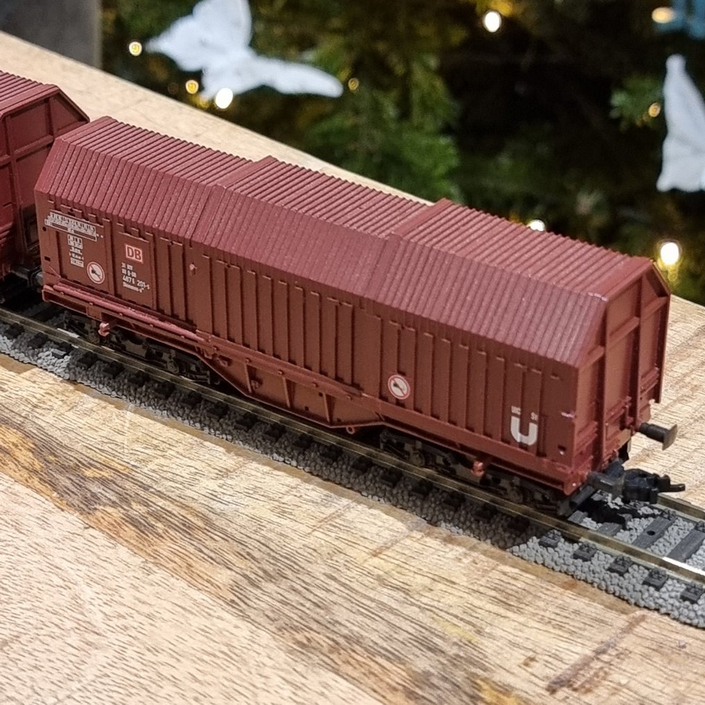 Roco H0 - 47436 - Σετ τρένου μοντελισμού μεταφοράς εμπορευμάτων (3) - Σετ τριών καφέ κλειστών συρόμενων καρότσων. - DB #4.3