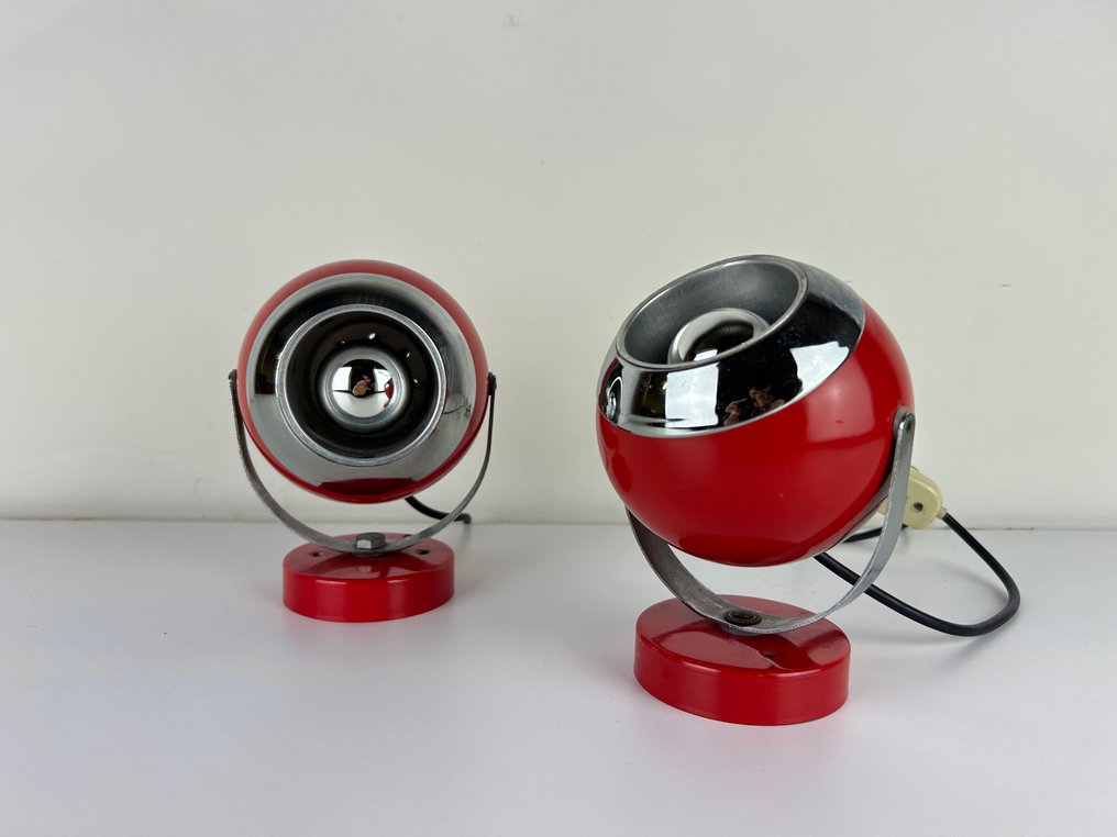 Lampada (2) - Coppia di lampade Eyeball Space Age anni 60/70 in metallo verniciato rosso acceso #1.0