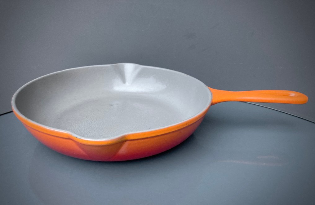 Le Creuset - 烤盘 -  单块式铝合金轮辋，双孔 - 源, 搪瓷 #4.3