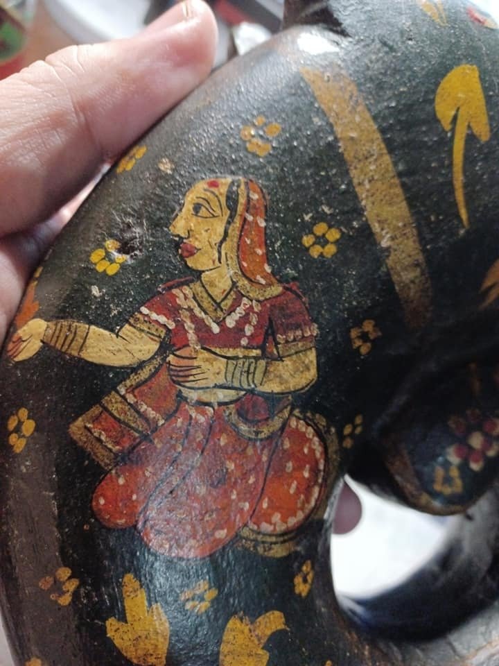 Um frasco de pólvora zoomórfico. - Índia - século XIX #1.0