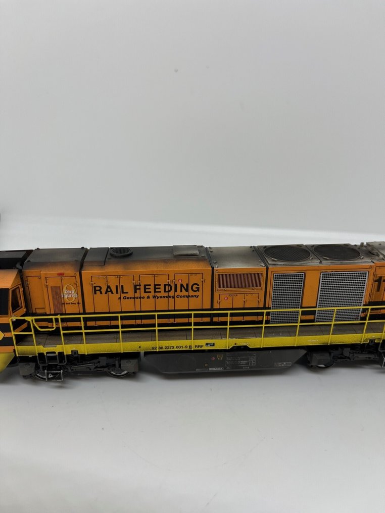 Trix H0 - 25297 - Diesel-hydraulisk lokomotiv (1) - Vossloh G 2000 BB (værslitt) - Rotterdam Rail Feeding RRF #3.2