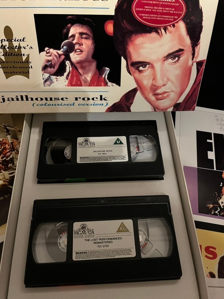 Elvis Presley - Συλλεκτικά Αναμνηστικά: Σετ VHS, Σετ DVD/Βιβλίων, Επίσημες Καρφίτσες & Αναμνηστική Πινακίδα #1.0