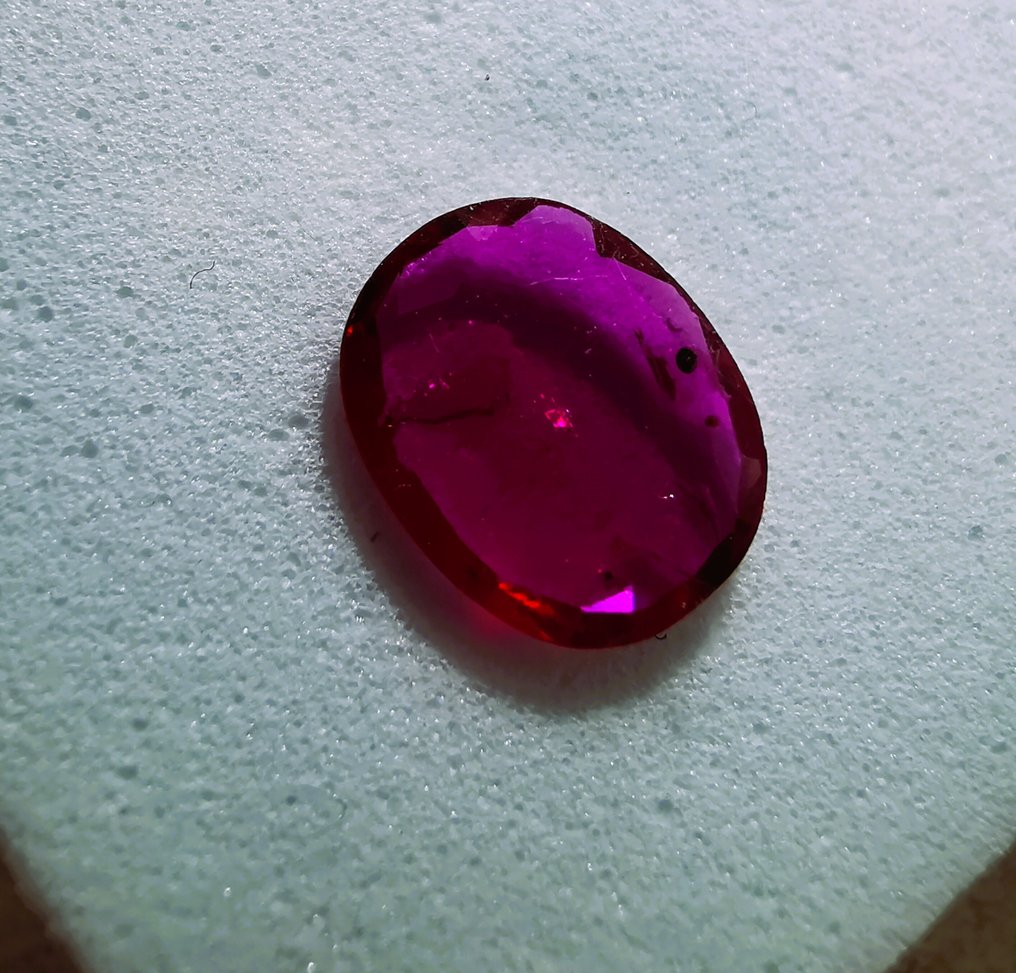 No reserve price - 1 pcs  Red Ruby  - 0.85 ct - Instituto Gemólogico Español (IGE) - RUBÍ/SIAM #3.2