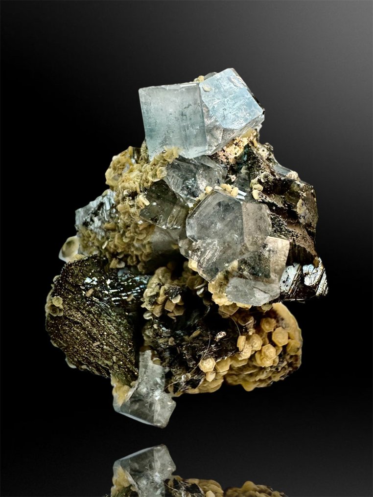 Apatite-quarzo-Siderite 礦物收藏 - 高度: 4 cm - 闊度: 3 cm- 35 g - (1) #1.0