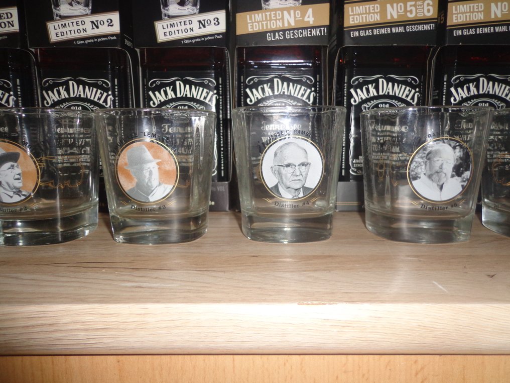 Jack Daniel's 8 years old Old No 7 w/ Master Distiller Shot Glasses Limited Edition No 1 through No 6  - b. Década de los 2000 - 70 cl - 6 botellas  #4.3