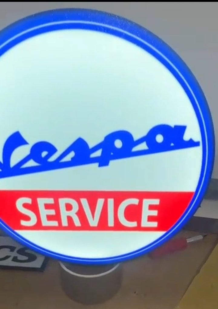 Vespa service, display stand, workshop, or sales point. - Vespa - 2015 #1.0