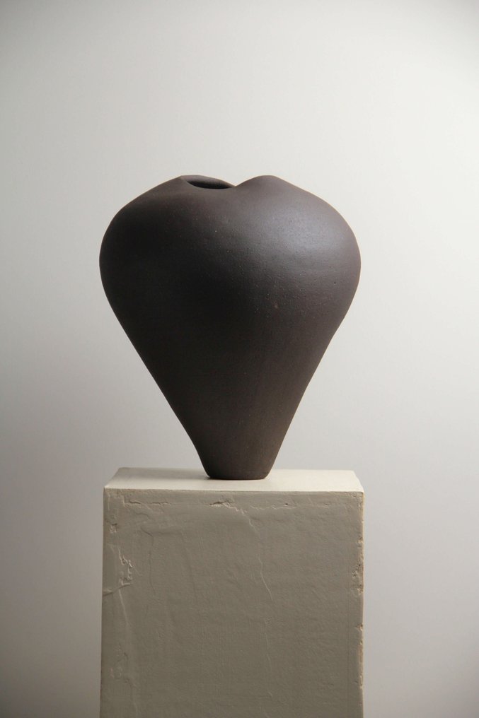 LEA STUDIOS - Valentina Cojocaru - Sculptură, Ebony - 40 cm - Faianță #1.0