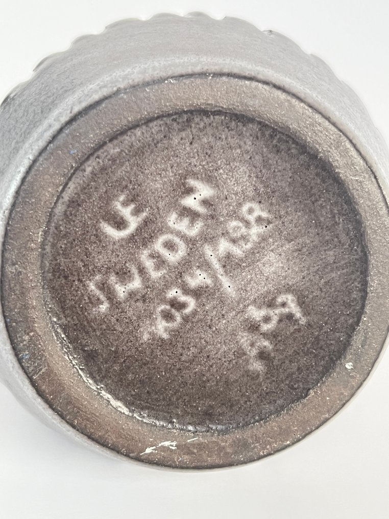 Upsala Ekeby - Ingrid Atterberg, (1920-2008) - Pitcher - Vase model '1034-188' engraved under the seat. - Ceramic, Enamel #1.0