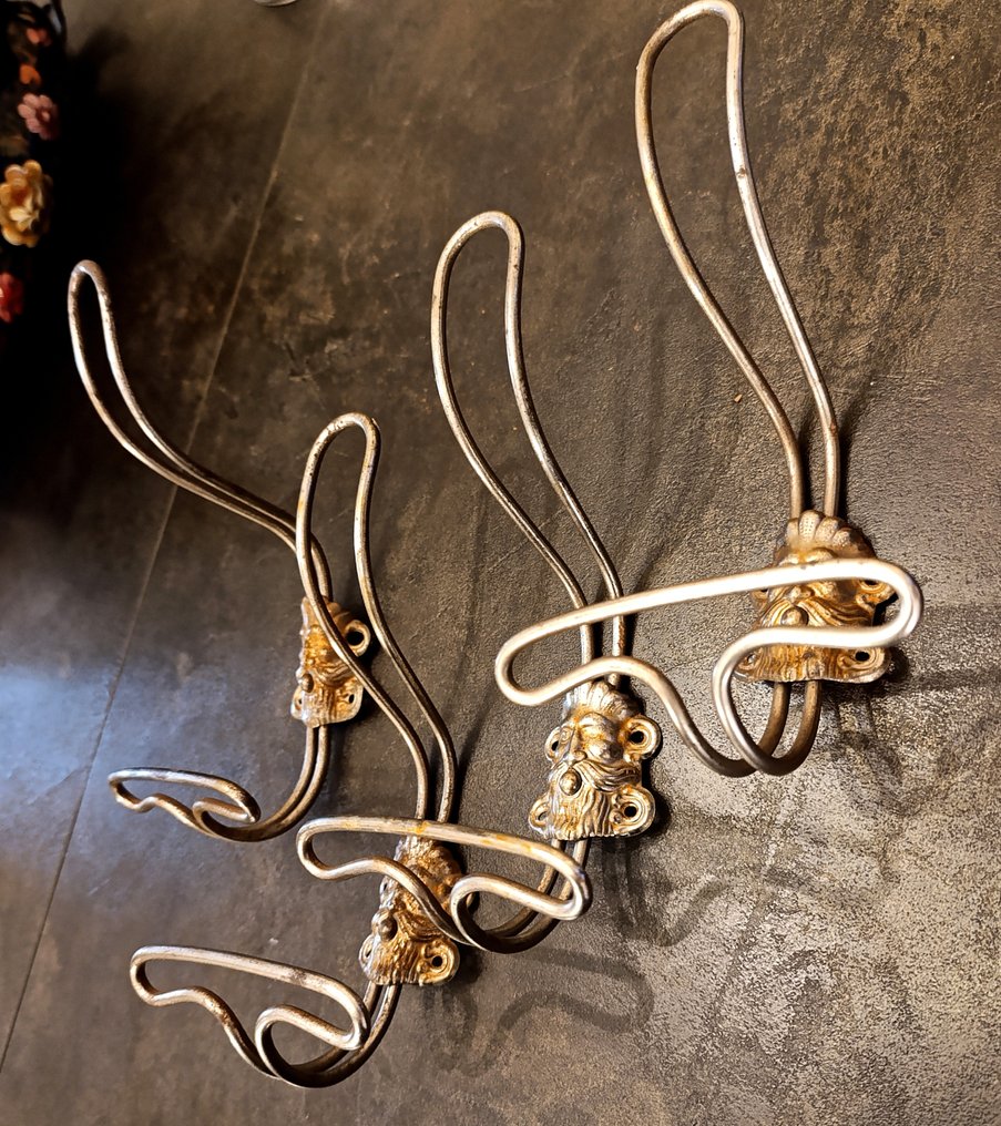 stile gotico revival, l'effige di Eolo - Sarja takkikoukkuja (4) - Messinki #2.1