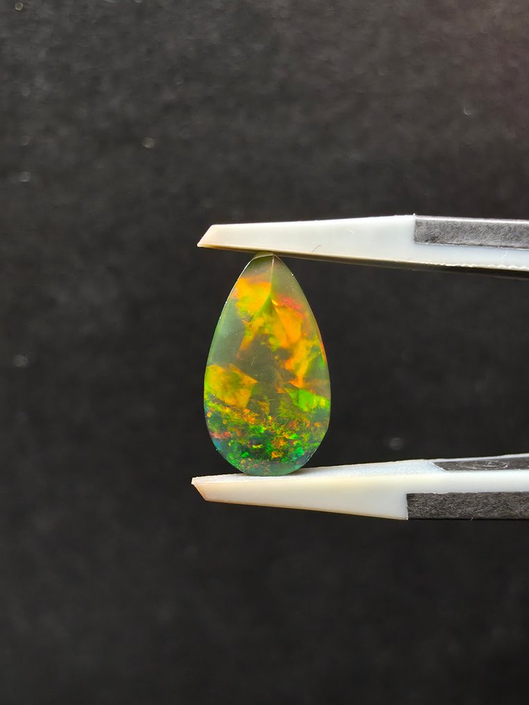 1.39克拉黑色欧泊 多面的 - 高度: 12 mm - 宽度: 6.6 mm- 0.28 g #3.2