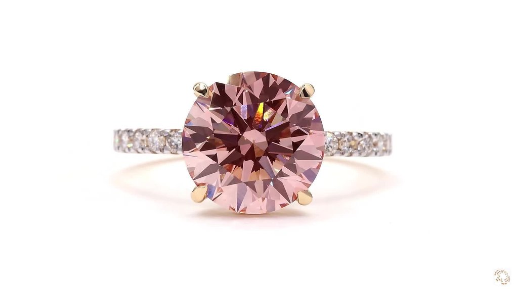 Sormus - 18 kt. Keltakulta -  3.34ct. tw. Vaaleanpunainen Timantti (Fancy-värinen laboratoriotimantti) - Timantti - Hienostunut kirkkaan pinkki #1.0