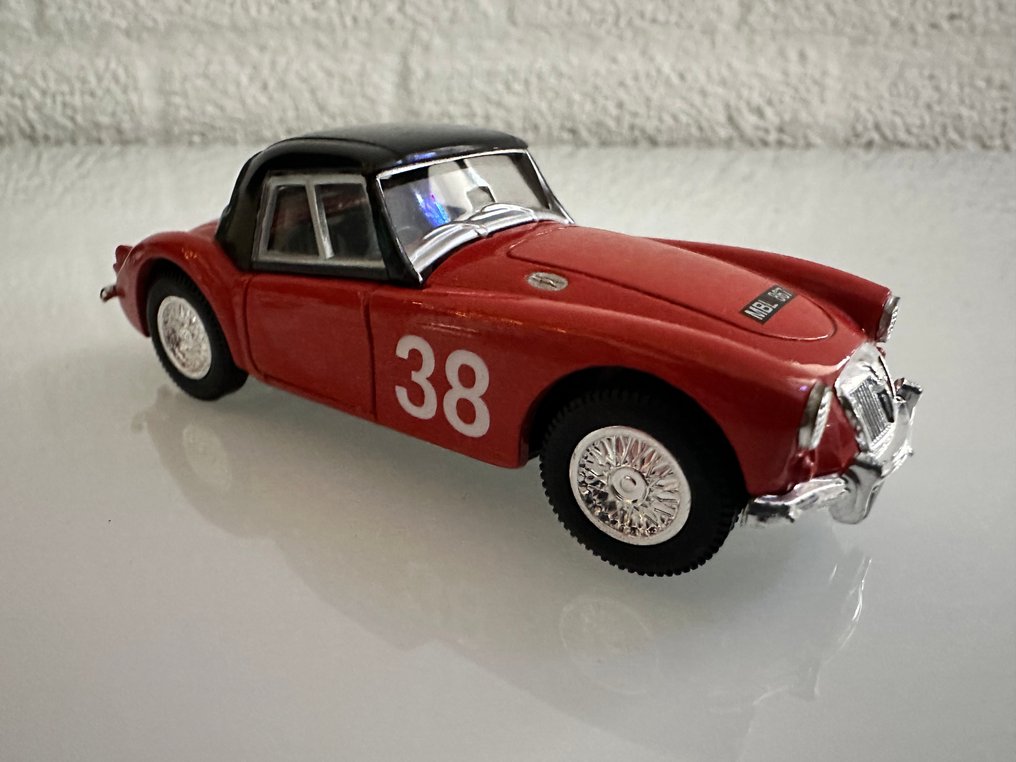 Corgi 1:43 - Modell sportkocsi - MG 'Abingdon Rallye Set' - Morris J Tools Racing Support Van + 2x MGA #4.3