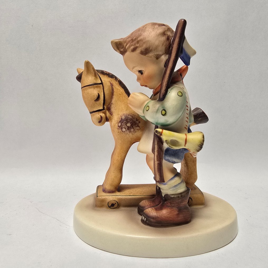 Goebel - Figuriini - hummel #20 - Prayer Before Battle - TMK3 - Posliini #1.0