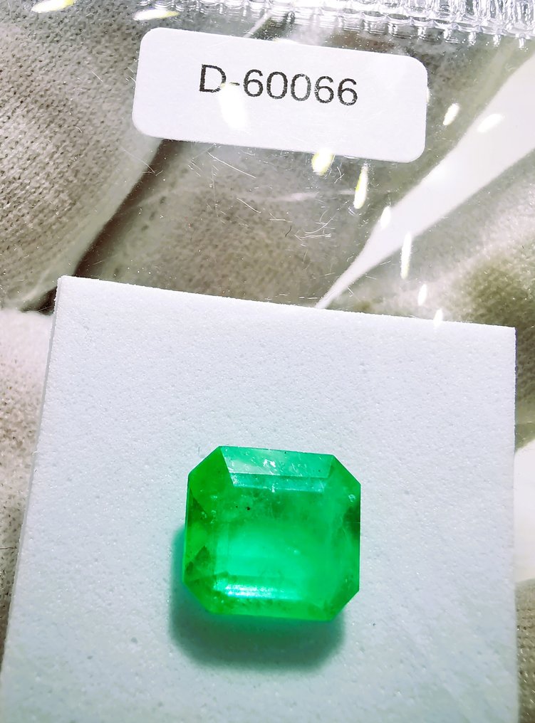 Senza prezzo di riserva - 1 pcs  Verde Smeraldo  - 3.71 ct - Instituto Gemólogico Español (IGE) #1.0