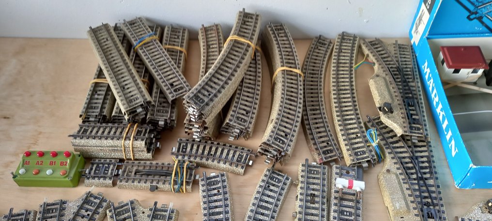 Märklin H0 - Serie 5100/5106/5120/5200 - Γραμμές τρένου μοντελισμού (65) - 65-τεμαχιαία παρτίδα M-Rails και wissels #2.1