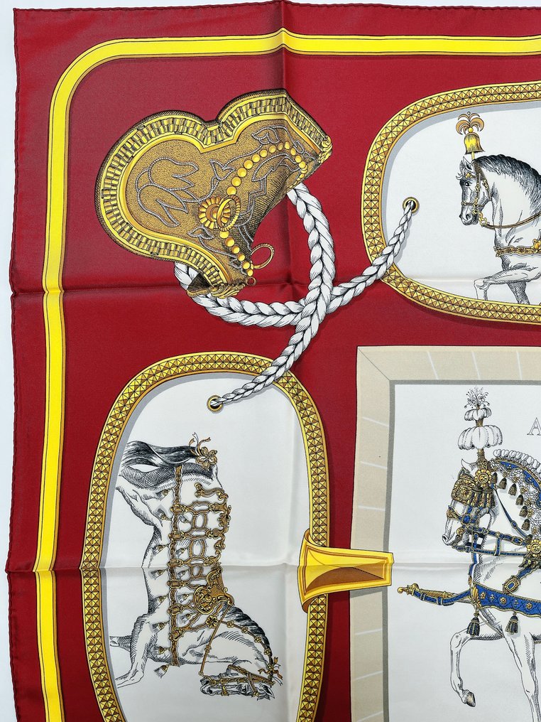 Hermès - "GRAND APPARAT" SILK Carre 90 - Écharpe #1.0