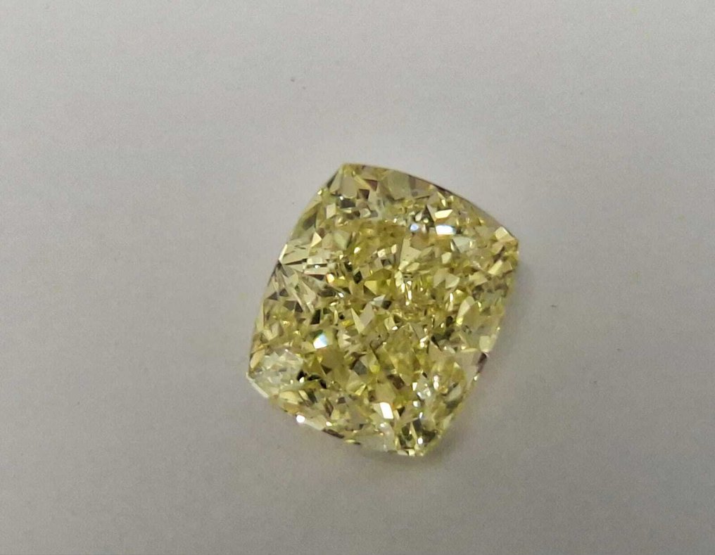 1 pcs Timantti  (Luonnonvärinen)  - 2.44 ct - Cushion (pyöristetty neliö) - Fancy Keltainen - SI1 - Amerikan gemologinen instituutti (GIA) #1.0
