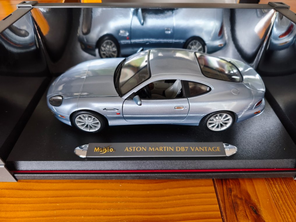 Maisto 1:18 - Model car - Aston Martin DB7 Vantage #1.0