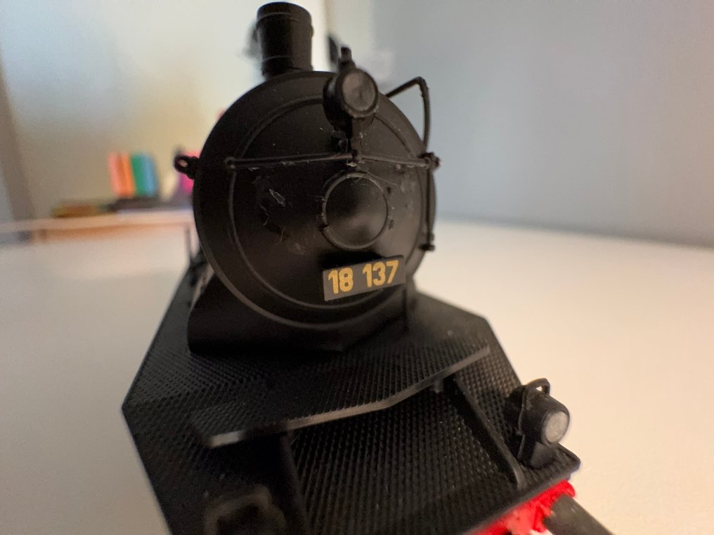 Fleischmann H0 - Sähköveturi (1) - BR 18 Tarkastelen kuvia tunnistaakseni merkit, numerot ja tekstit. Arvioin mittakaavan. - DR (DRG) #3.2