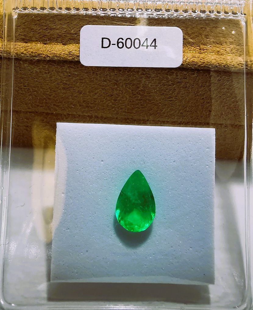 没有保留价 - 1 pcs 绿色 祖母绿 - 2.10 ct - 西班牙宝石学院(IGE) #3.2