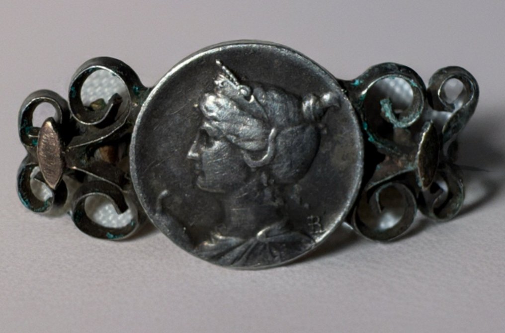 Senza prezzo di riserva - Spilla Argento, Spilla art Deco’ in argento massiccio ed inserti in oro firmata da decifrare - fine 800’. #1.0