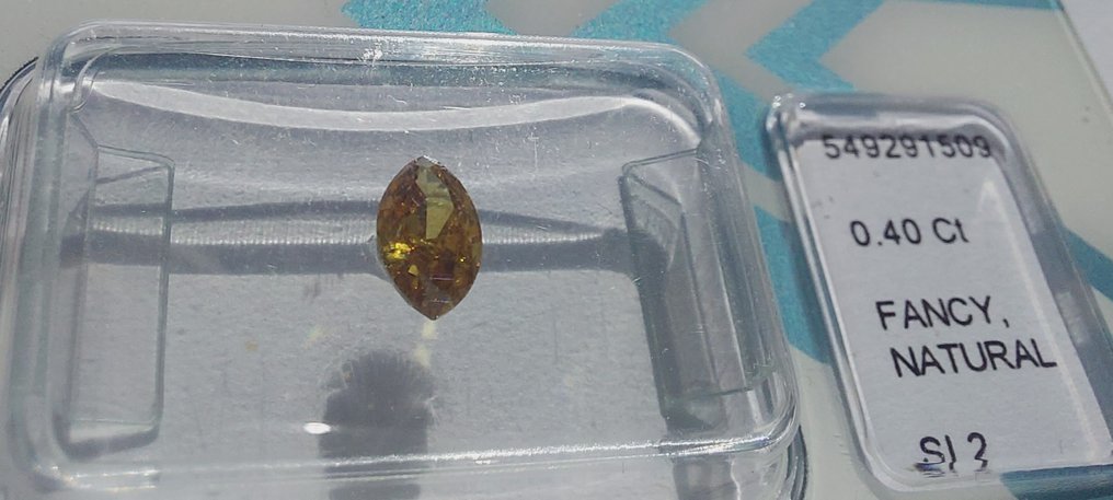Nincs minimálár - 1 pcs Gyémánt  (Természetes színű)  - 0.40 ct - Marquise - Fancy intense Sárga Narancssárga - SI2 - Nemzetközi Gemmológiai Intézet (IGI) #2.1