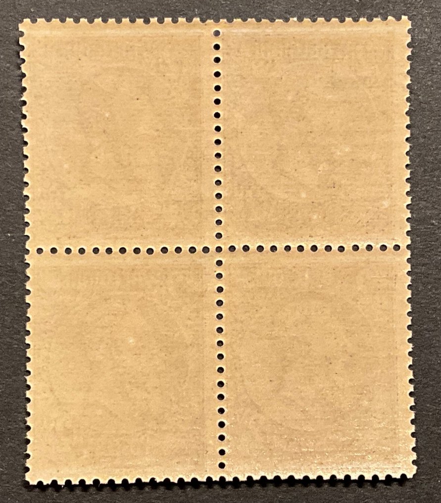 比利时 1884/1891 - Leopold II 发行于1884年 - 2法郎紫色 - 4枚连组 - 后印，具有良好的居中性 - OBP/COB 52 #1.0