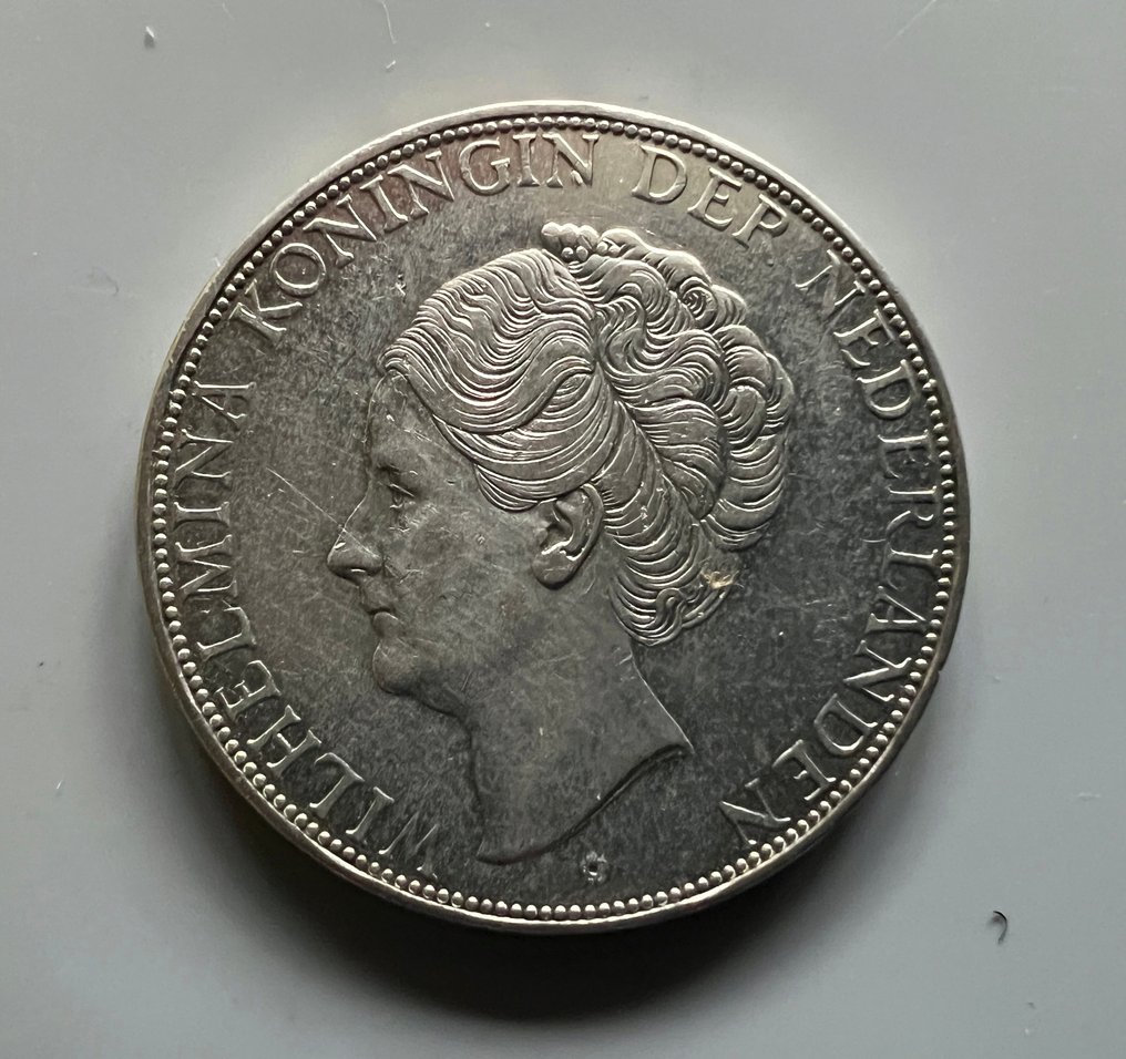 Holland. Wilhelmina. 2 1/2 Gulden 1932 Grof Haar  (Ingen mindstepris) #1.0