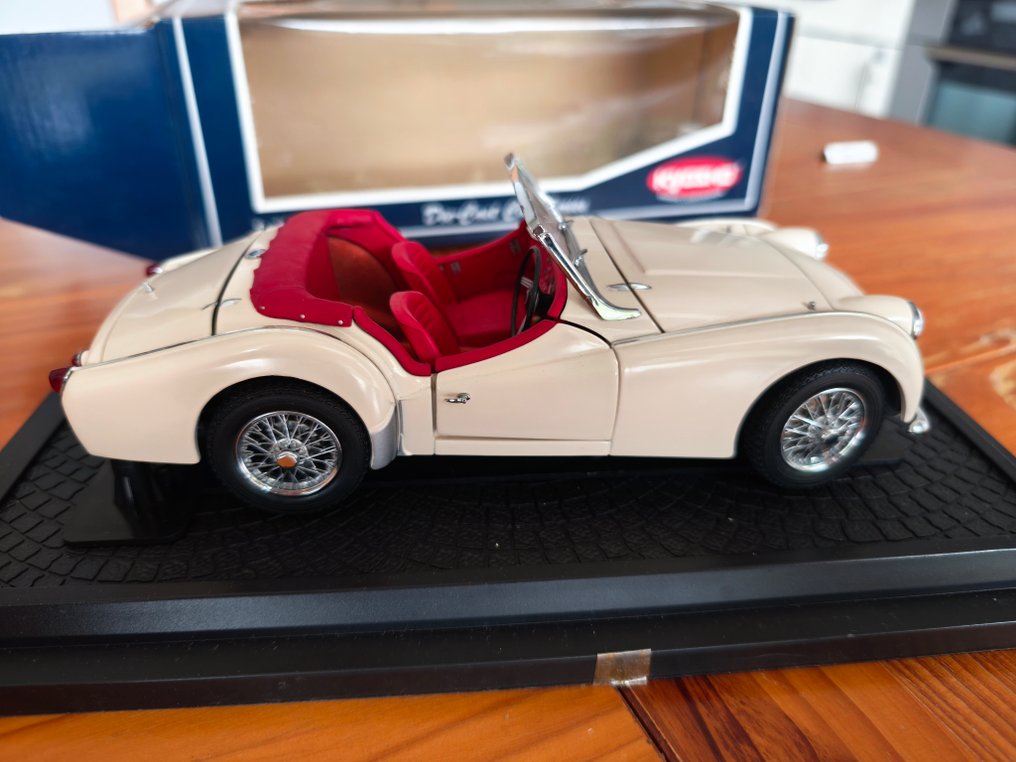 Kyosho 1:18 - Modelbil - Triumph TR3A #3.2