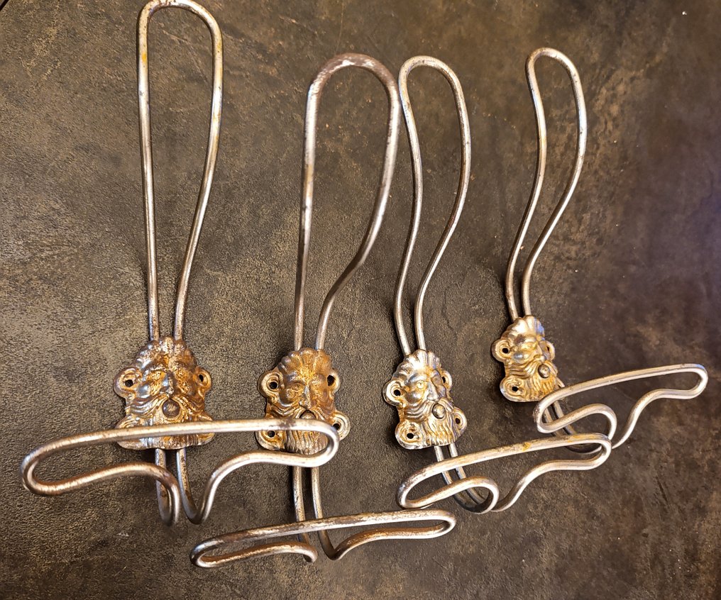 stile gotico revival, l'effige di Eolo - Sarja takkikoukkuja (4) - Messinki #1.0