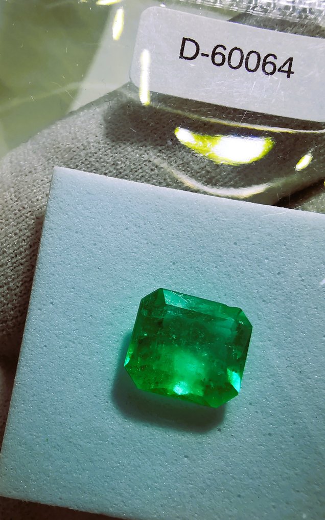 1 pcs  Green Emerald  - 3.34 ct - Instituto Gemólogico Español (IGE) #1.0