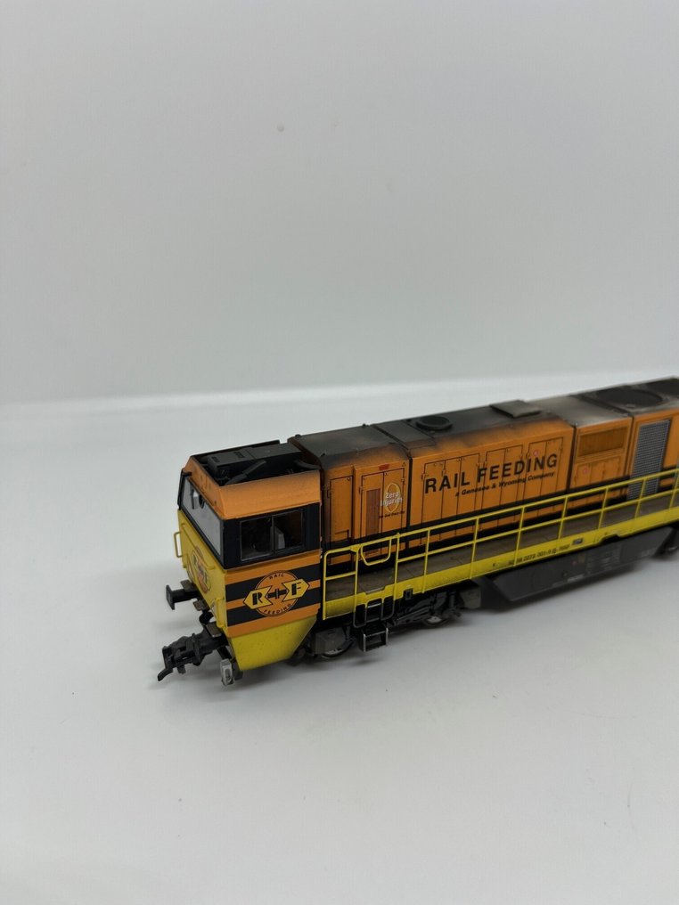 Trix H0 - 25297 - Diesel-hydraulisk lokomotiv (1) - Vossloh G 2000 BB (værslitt) - Rotterdam Rail Feeding RRF #4.3