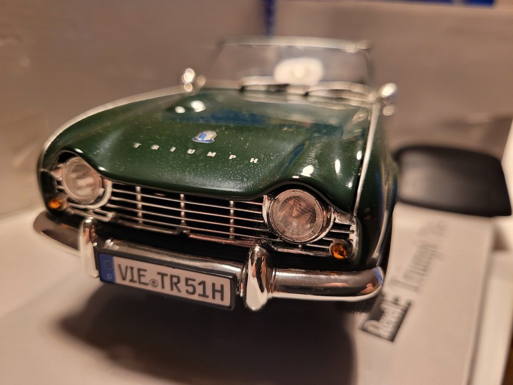 Revell 1:18 - Modelbil - TRIUMPH - TR 4 #1.0