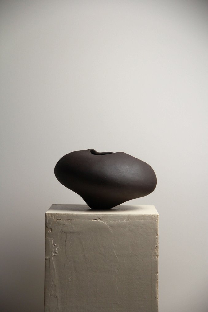 LEA STUDIOS - Valentina Cojocaru - Scultura, Ebony - 20 cm - Gres #2.1