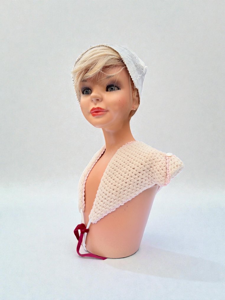 Mannequin - 1960s mannequin head - polyester #1.0