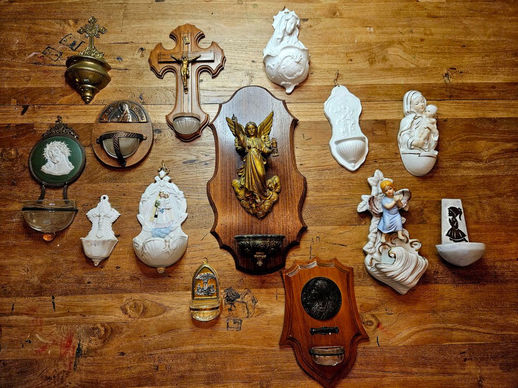 Vievandsfont (14) - det 20. århundrede - Samling af 14 dåbskander #1.0