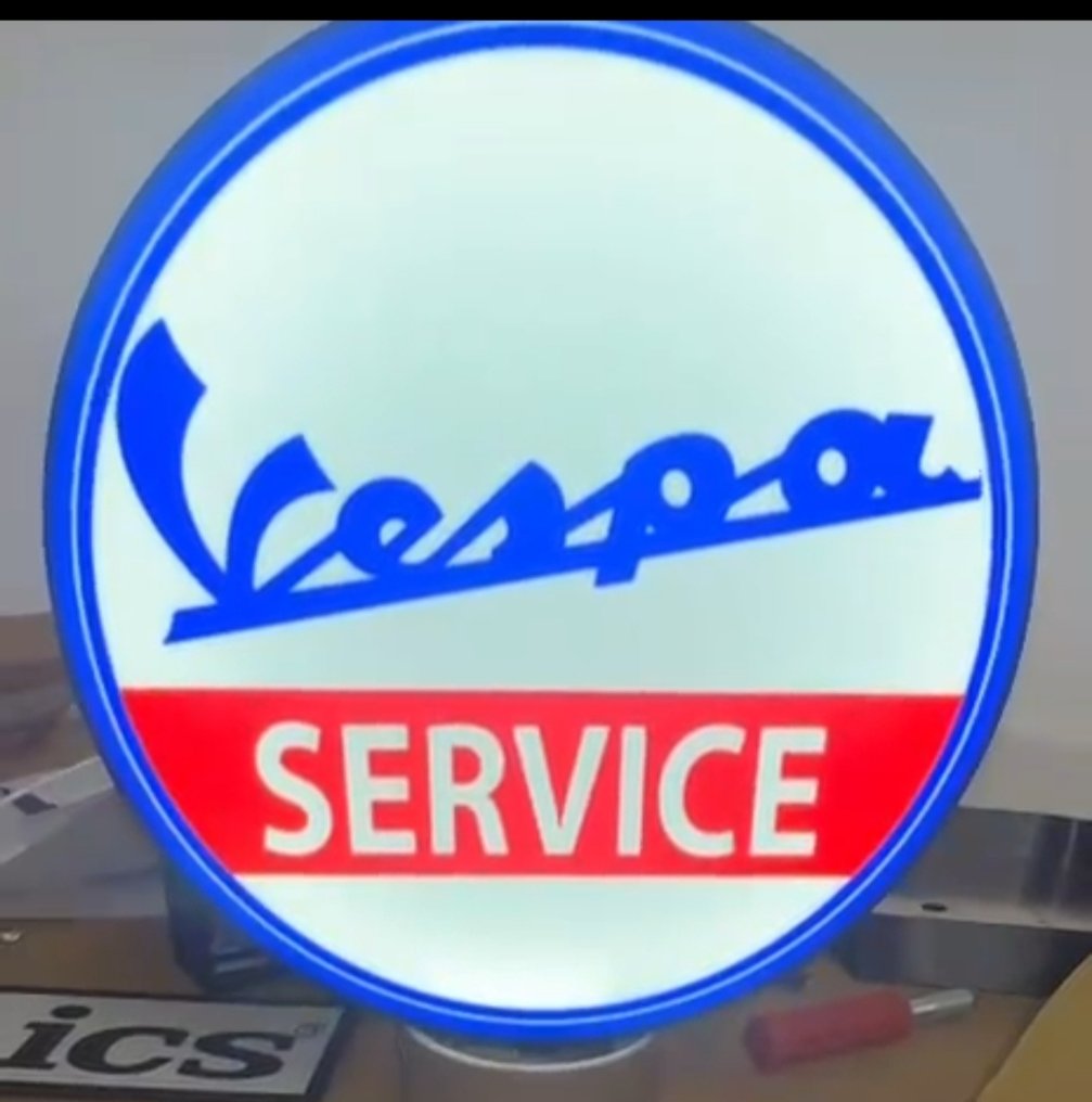 Vespa service, display stand, workshop, or sales point. - Vespa - 2015 #1.0