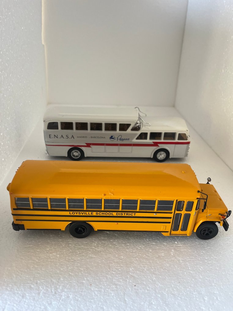 Autobus del Mondo (collezione) 1:43 - Model bus (2) - GMC 6001 School Bus 1989 / Pegaso Z-403 Monoscocca 1957 #1.0