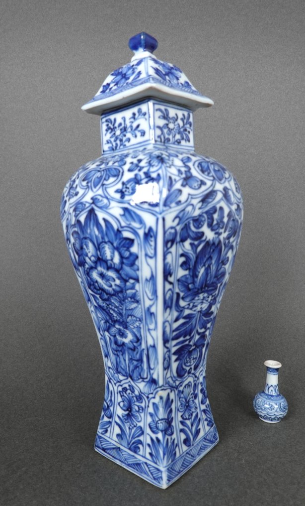 Vase - Porcelain - China - Kangxi (1662-1722) - Including original lid! #1.0