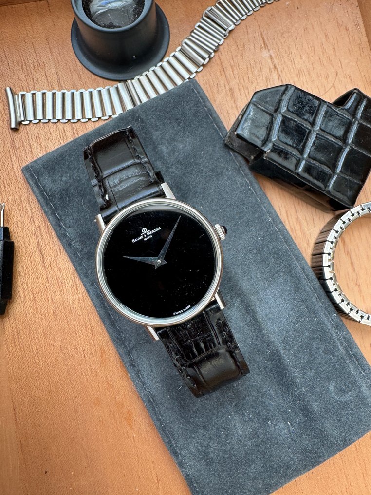 Baume & Mercier - Classic hand Wound Ultra thin - Deep black dress watch. - 1530 - Herre - 1980-1989  #1.0