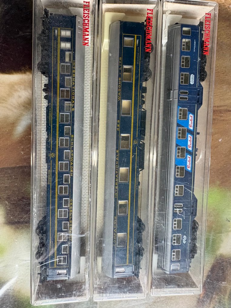 Fleischmann N - Modellino di treno (3) - Tre auto passeggeri Fleischmann in scatole trasparenti; due riferimenti 8114 e uno 8156. #3.2